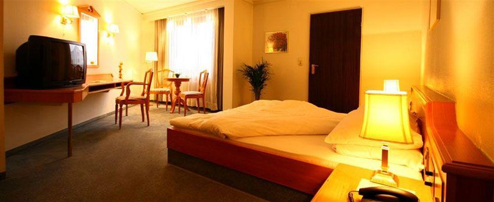 Hotel Pelikan Schwäbisch Gmünd Εξωτερικό φωτογραφία